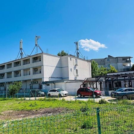 Perla Hotel Костинещи Екстериор снимка