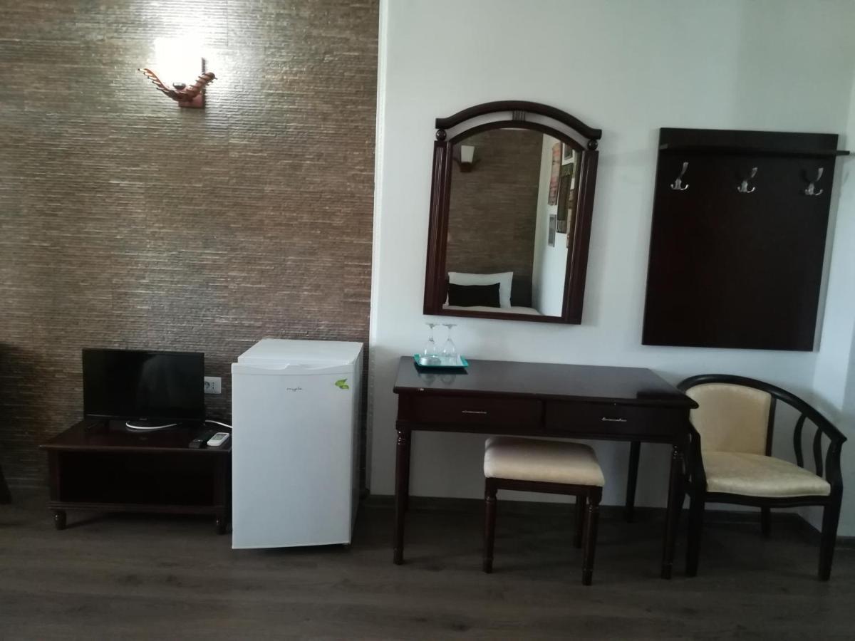 Perla Hotel Костинещи Екстериор снимка