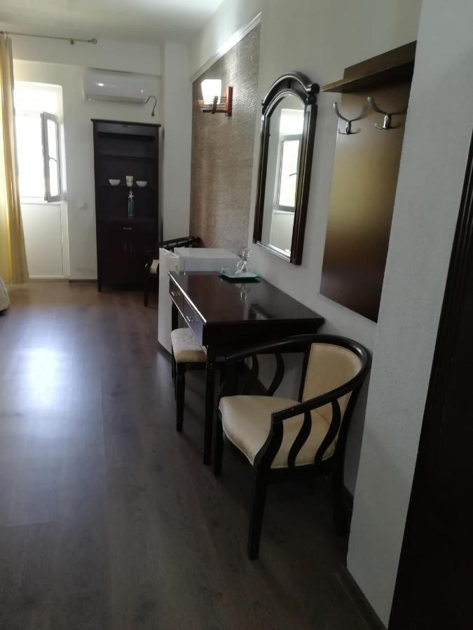 Perla Hotel Костинещи Екстериор снимка