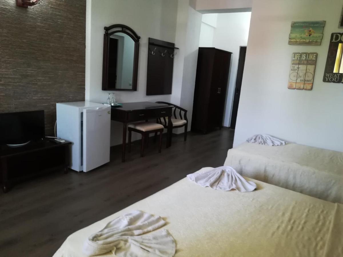 Perla Hotel Костинещи Екстериор снимка