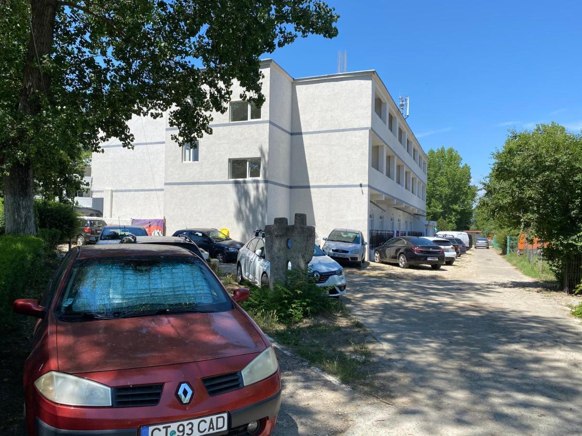 Perla Hotel Костинещи Екстериор снимка