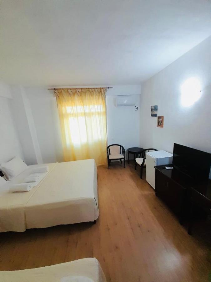 Perla Hotel Костинещи Екстериор снимка