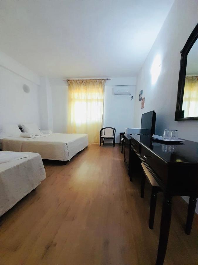 Perla Hotel Костинещи Екстериор снимка
