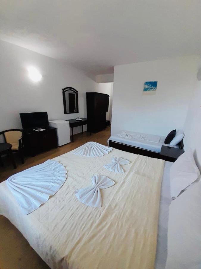 Perla Hotel Костинещи Екстериор снимка