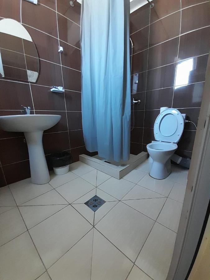 Perla Hotel Костинещи Екстериор снимка