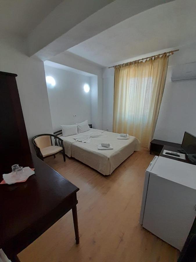 Perla Hotel Костинещи Екстериор снимка