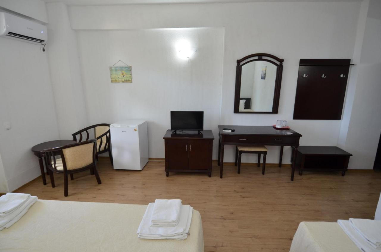 Perla Hotel Костинещи Екстериор снимка