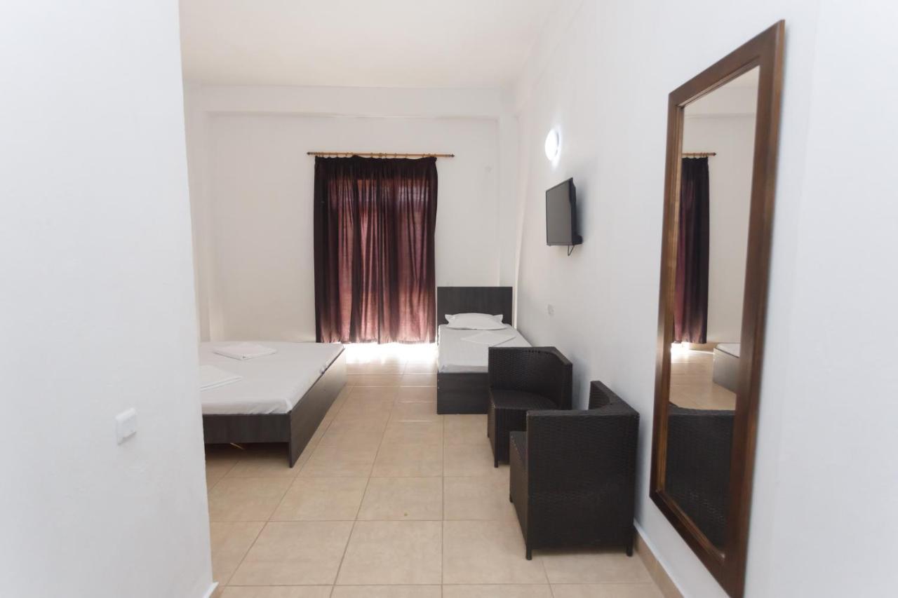 Perla Hotel Костинещи Екстериор снимка