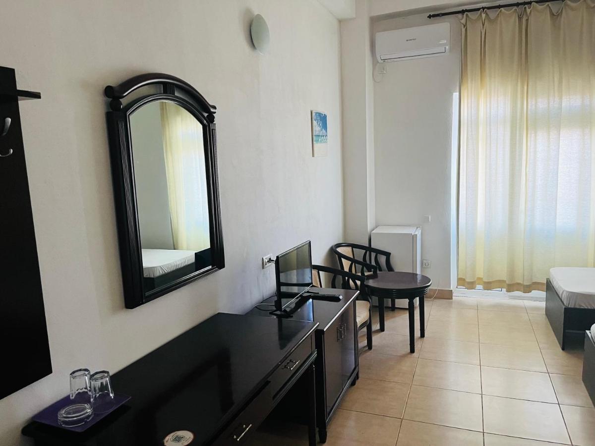 Perla Hotel Костинещи Екстериор снимка
