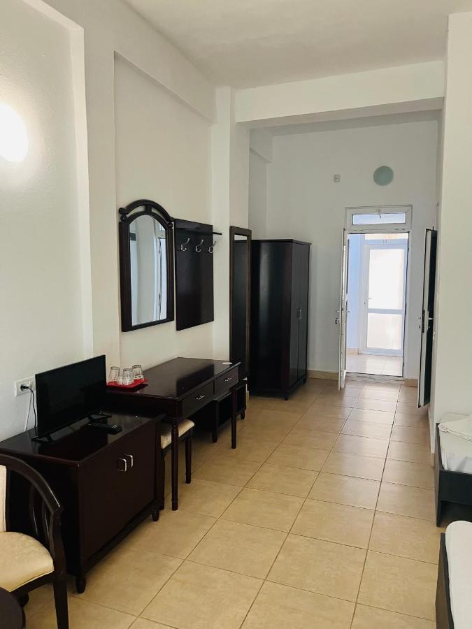 Perla Hotel Костинещи Екстериор снимка