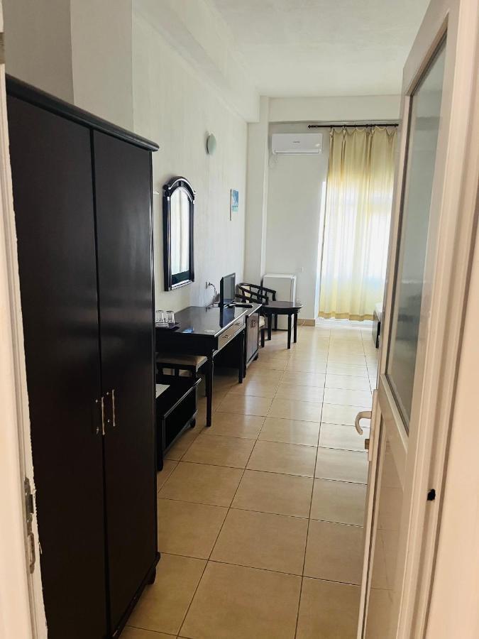 Perla Hotel Костинещи Екстериор снимка