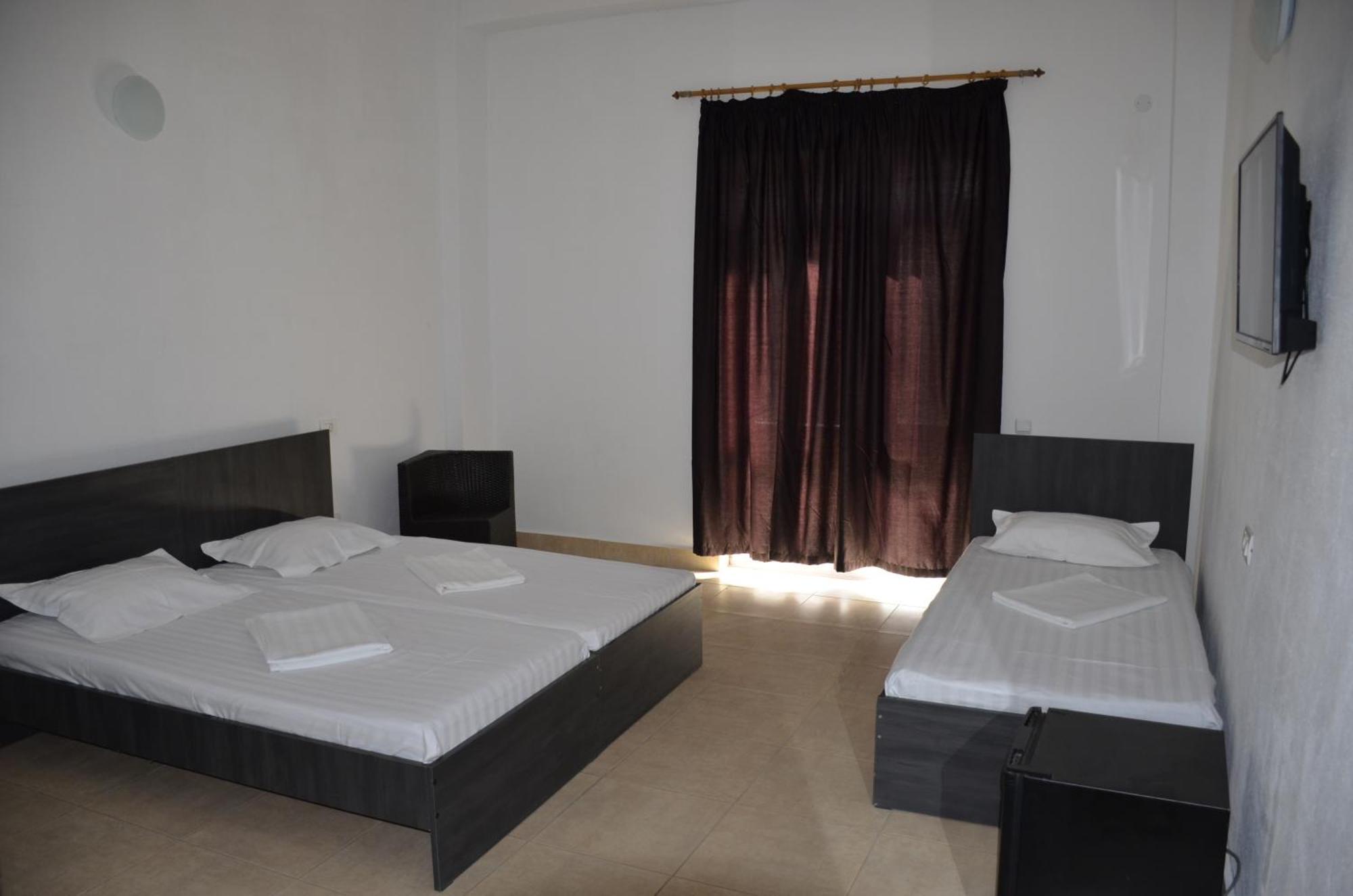Perla Hotel Костинещи Екстериор снимка