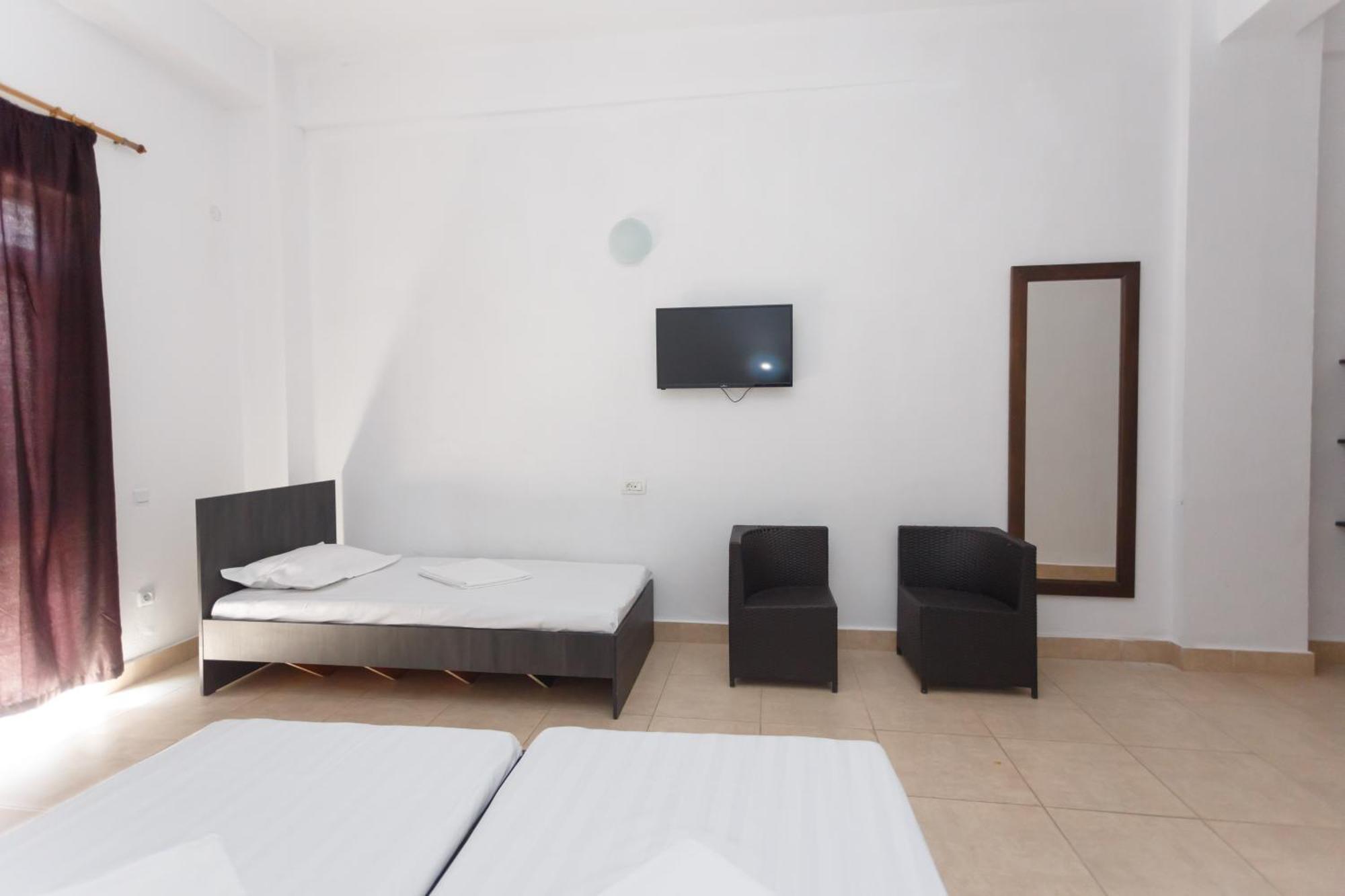 Perla Hotel Костинещи Екстериор снимка