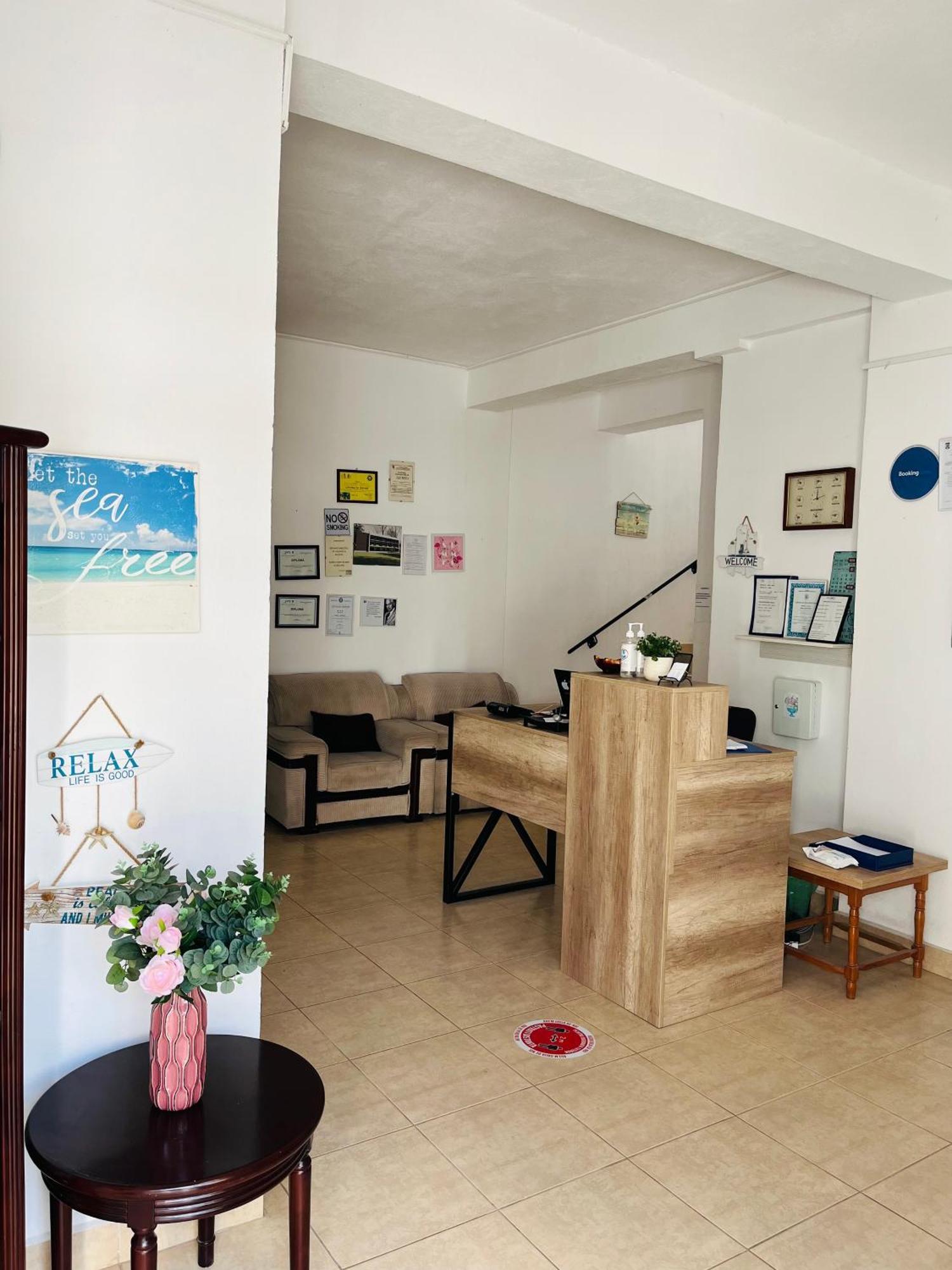 Perla Hotel Костинещи Екстериор снимка