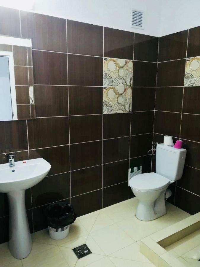 Perla Hotel Костинещи Екстериор снимка